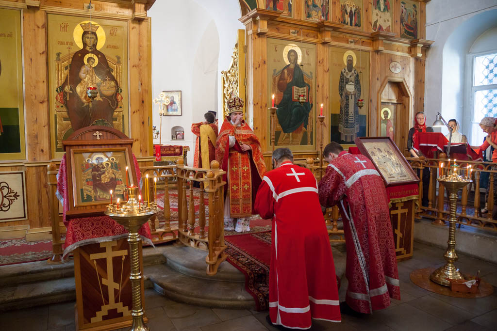 Храм Живоначальной Троицы в Ознобишино