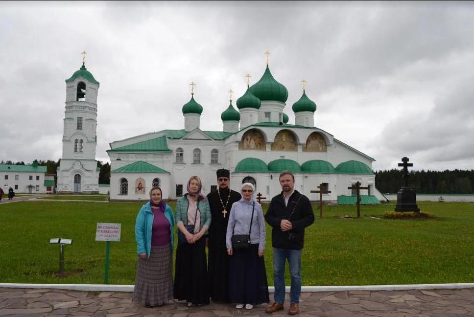 Александро Свирский монастырь песнопения